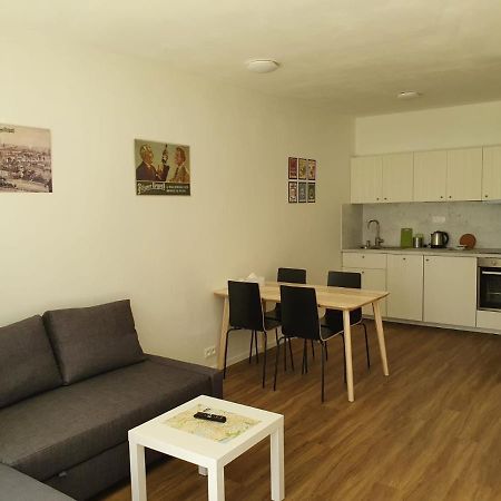 Stylish Apartment With Terrace And Garage In The City Center Plzen Ngoại thất bức ảnh